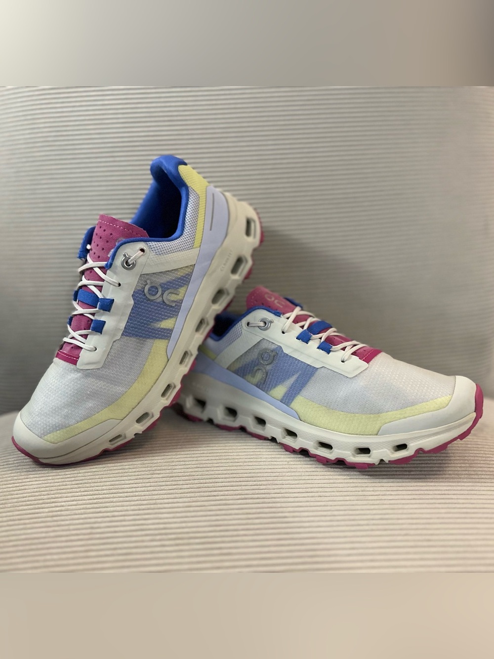 On Running - On Women's Cloudvista “Heather / Rhubarb” size 7.5